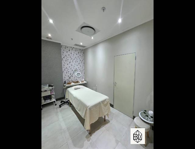 Business property to rent in SANDOWN